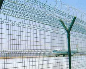 铁路刺丝滚笼护栏网应用广泛