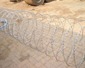 不锈钢刀片刺绳在监狱围墙的使用方法及维护